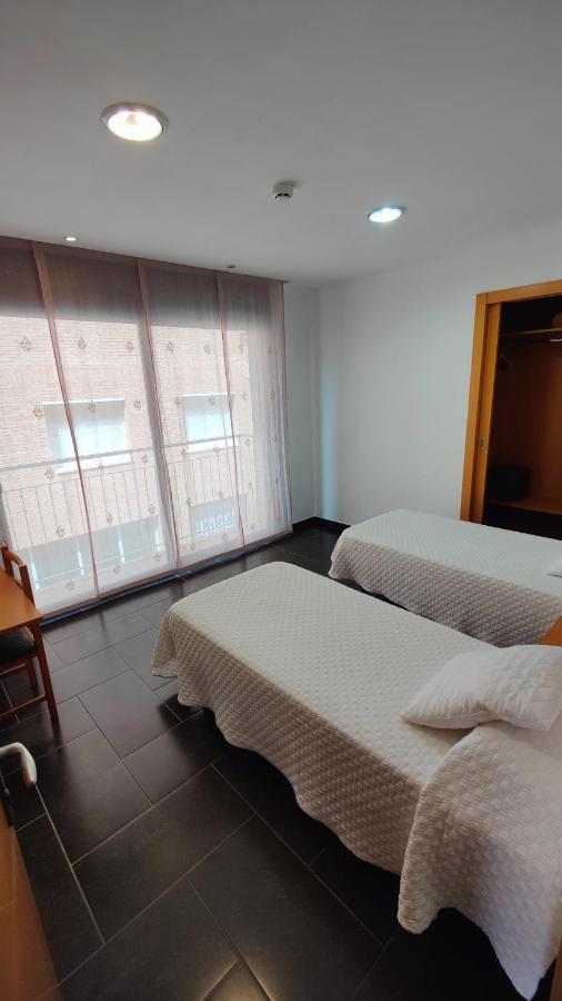 Hostal Manel Pineda de Mar Exterior photo
