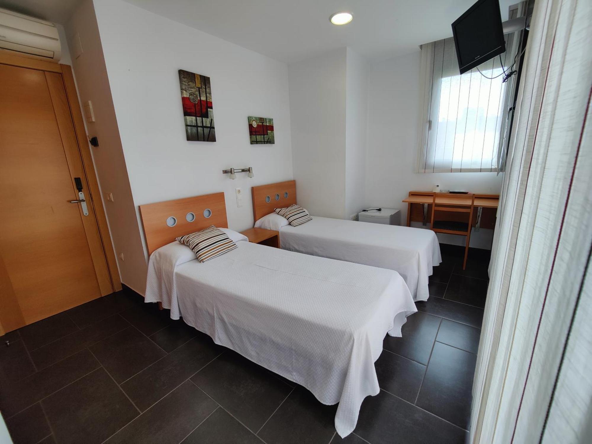 Hostal Manel Pineda de Mar Exterior photo